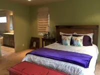 Casa de La Luz - 2 Br/2 BA Charming Santa Fe Home-1.6 Mile to Plaza-Pet Friendly - Jacuzzi