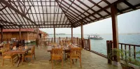 Poovar Island Resort - bar