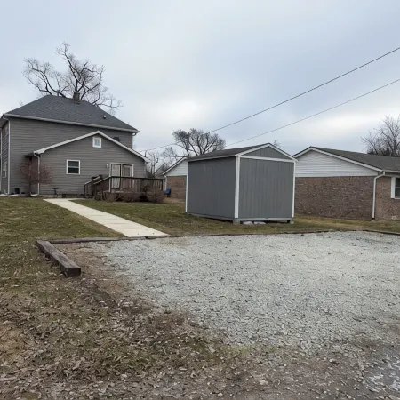 Charming 3-bedroom, 2-12/ bath house with AC, WiFi in peaceful Fortville