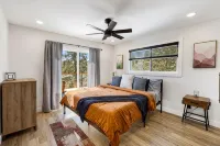 Mid Century Modern Home in the Boulders. Amazing Views. 1 Mile from Downtown.