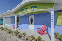 New!  Hidden- Speakeasy-penny floor. 3bd 3bath Boat dock & Walk 2 town FABULOUS - Wi-Fi