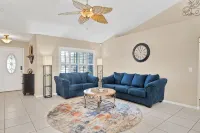 🍹🌞 Getaway Paradise! Heated Pool, TV Patio, Fenced, Wifi, Near Beaches! - 2-Star