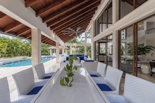 Casa De Campo - Stunning Mansion Walking Distance to the Beach - Villas