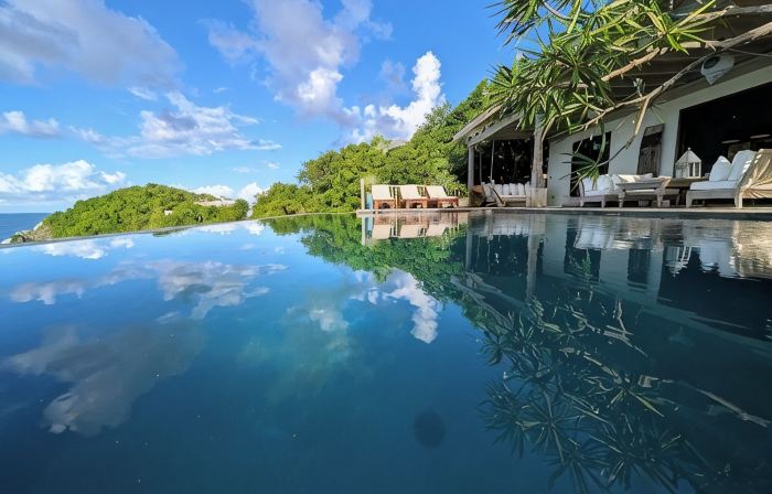 5 bedroom villa with pool in stunning clifftop location next to gorgeous beach