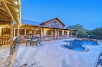 La Mansion on the Frio - Pickleball Court, Pool
