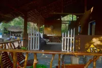 Hidden Jungle Village - bar