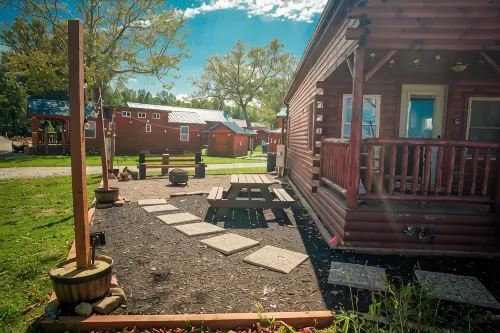 Charming Lakeview Cabin Near Geneva-On-The-Lake, The Perfect Getaway!