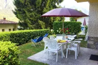 Directly on the lake with terrace for seven people
