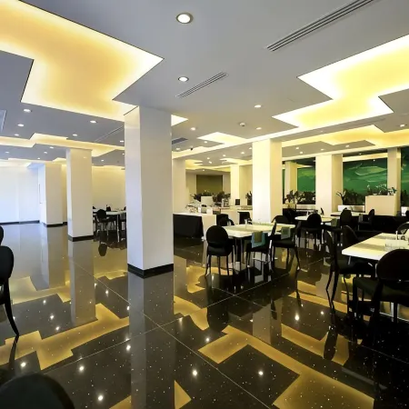 Plaza V Hotel