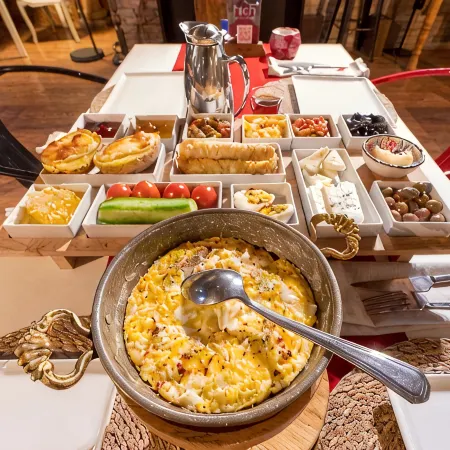 Hich Hotel Konya