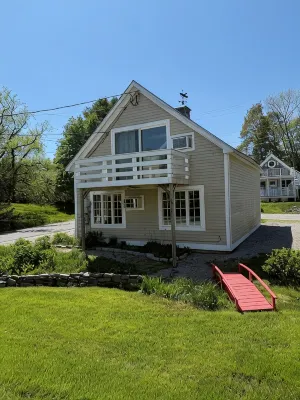 Shore Access from Charming 1 Bdrm Apt in Southwest Harbor, Acadia National Park - Homestays