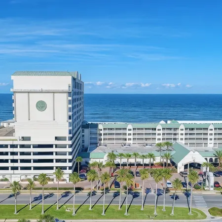 Daytona Beach Oceanfront 4 Fl Great Rates with Spectacular Views of the beach
