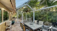 Casa de Flores is an updated, charming, old Florida rambler w/ salt water pool. - Private Pools