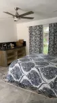 Quiet and Safe Studio by the Gardens with an in-Ground Pool Access. - Homestays