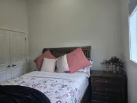 Luxury Lodge Getaway. W/ private entrance in the luxurious part of Prince George - 3 ดาว