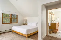 Mtn & Lake Views, Hot Tub, Dog Friendly, Chef's Kitchen, 5 Min to Main St Breck