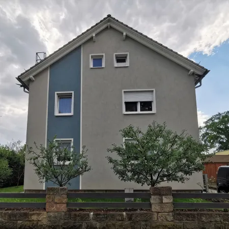 Moderne Ferienwohnung in Ruhiger Elbnaher Lage mit Guter Verkehrsanbindung Отели рядом с достопримечательностью «Шенфельд-Вайссиг»