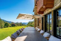 Luxury 38-Acre Calistoga Mansion - Pool, Vineyard, Amazing Views, Boccee & More - Private Pools