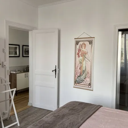 Authentic Charming 2 Bedroom House with Garden near City Center