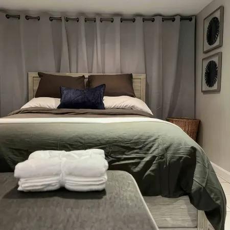 The Circle Suite Near JFK Airport Отели рядом с достопримечательностью «Железнодорожная станция JFK Air Train»