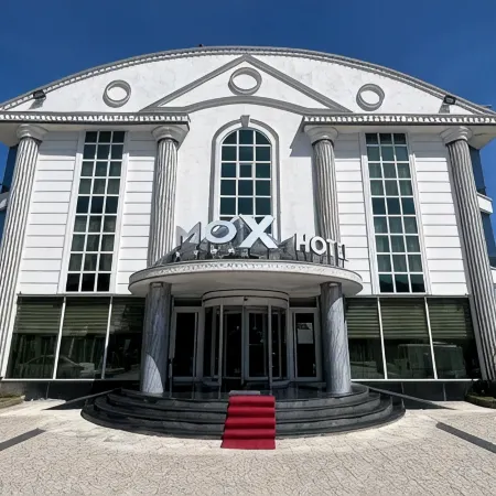 Mox Hotel Wellness & Spa