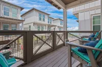 Quiet WHOLE HOUSE btwn the beach and Lagoon with pool, fishing dock, sunsets!! - Country Houses