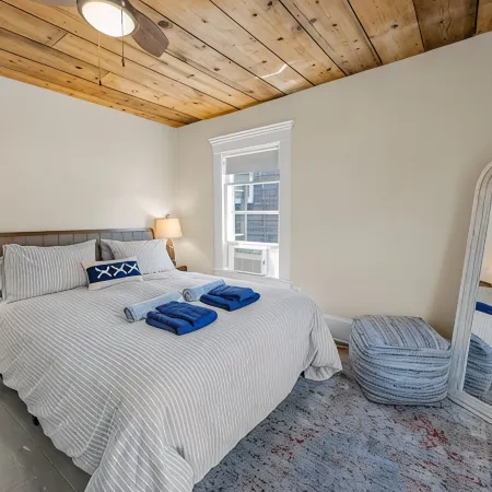 1 Bedroom / Beach Access & Sun Deck
