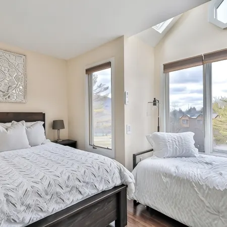 All-Season Condo - Ski Windham l Hunter l Pool l Hike l Fish