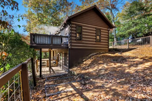 Romantic Modern Cabin w/Mountain Views, Hot Tub, Pet-Friendly & EV Charger - Alphydda