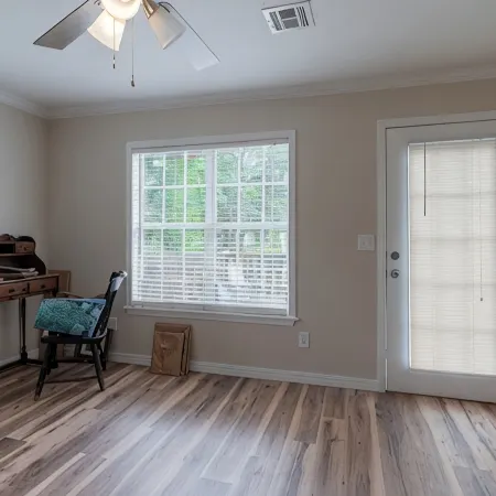 Goldfinch Guesthouse: Charming Family Home Near Lake & Downtown Claremore
