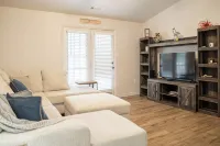 Harbor Landing - Water Views! Pool & hot tub - 2be/2ba condo in Ocean Springs! - 3 stjerner