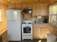 Mallard, Cozy cabin with WiFi and AC in lovely Stevenson. Perfect weekend stay . Hotels in Jackson County