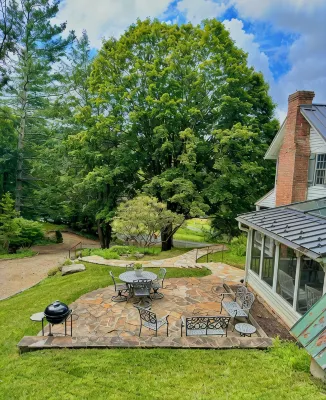 1885 Farmhouse Luxuriously Renovated: Antiques & Animals