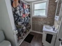 Funky, Fido-friendly flat near downtown Ishpeming.