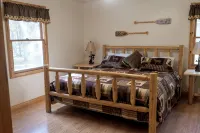 Large Creekside Cabin in the Huron National Forest - outdoor recreation mecca - Chalets