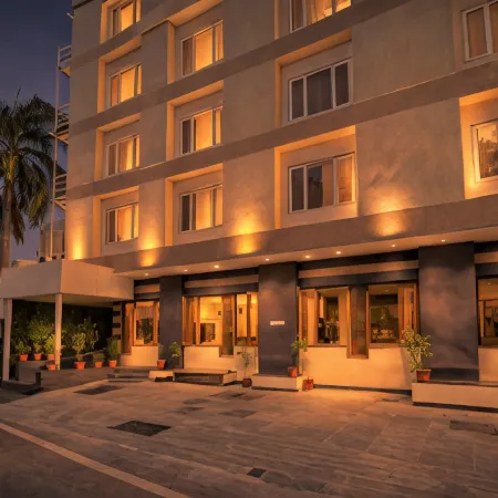 Hotel Mandovin - A Premium Hotel in Udaipur Отели рядом с достопримечательностью «Музей Ахара»