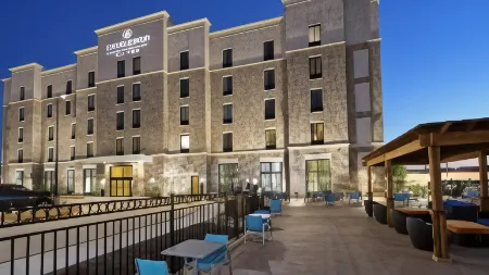 Tru by Hilton Frisco Dallas