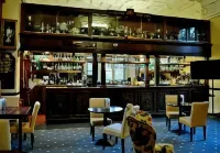 Broome Park Hotel - bar