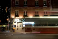 Rex Hotel (Toronto) โรงแรมใกล้หอคอยซีเอ็นทาวเวอร์