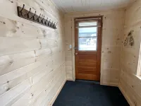The Guides House • Cozy Main St Stay with Porch Views Hoteles en Webb