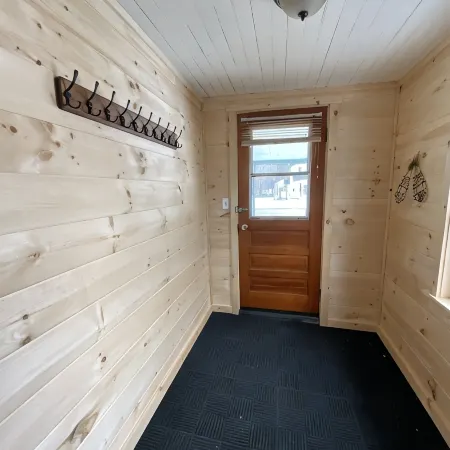 The Guides House • Cozy Main St Stay with Porch Views