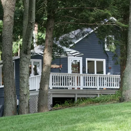 Brower Cottage - Lakefront Secluded Wooded Lot on Hutchins Lake Near Saugatuck