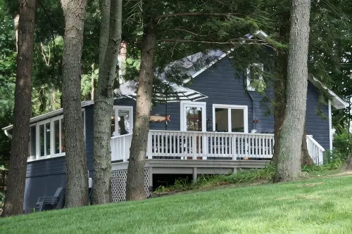 Brower Cottage - Lakefront Secluded Wooded Lot on Hutchins Lake Near Saugatuck - 3-Star