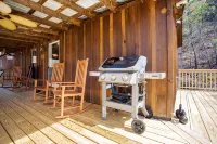 Secluded Nature Retreat w/ Huge Deck, Hot Tub & Fast Wi‑Fi - 2 étoiles