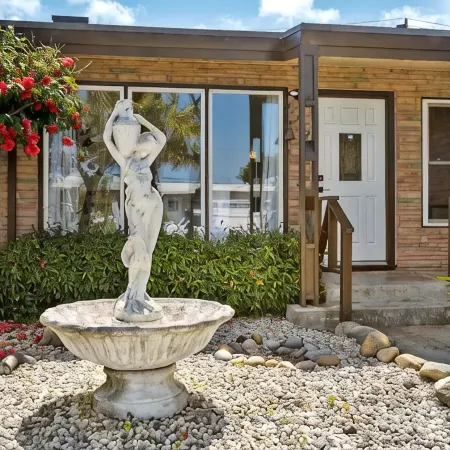 Mid Century Garden View Home Parking