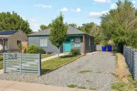 Modern Cottage near Hospital - Bungalows
