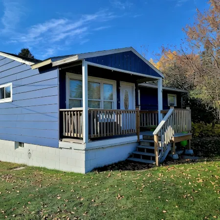 Your vacation starts here! Fully Furnished 3 bedroom home! Close to Ferry's!