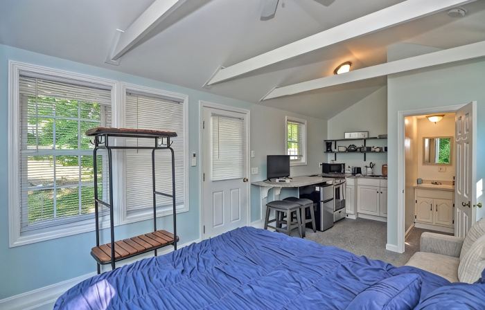 Cozy Truro Cottage pet friendly and close to the beach!