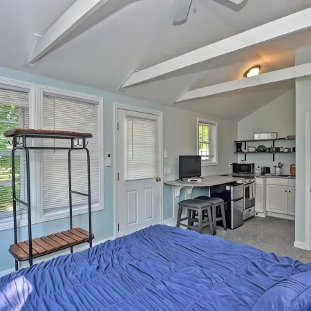 Cozy Truro Cottage pet friendly and close to the beach!