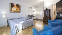 Beust House - Frida - Balcony with Lake View -  Privatzimmer